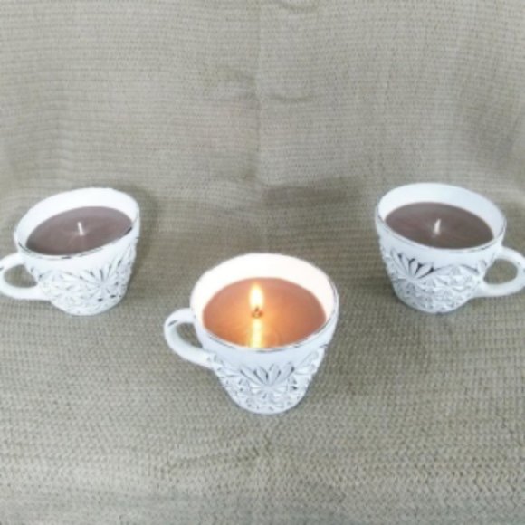 Soy Candle In Painted Teacup - Strudel And Spice - Picture 4 of 4